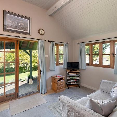 Beautiful Cottage With Stunning Views In Box Box  Exterior photo
