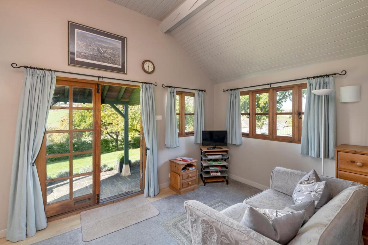 Beautiful Cottage With Stunning Views In Box Box  Exterior photo