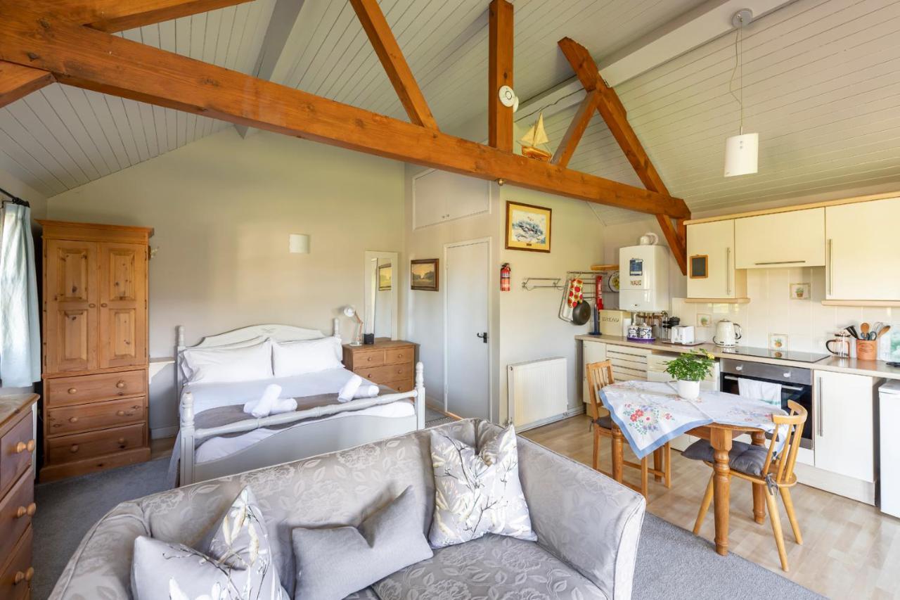 Beautiful Cottage With Stunning Views In Box Box  Exterior photo