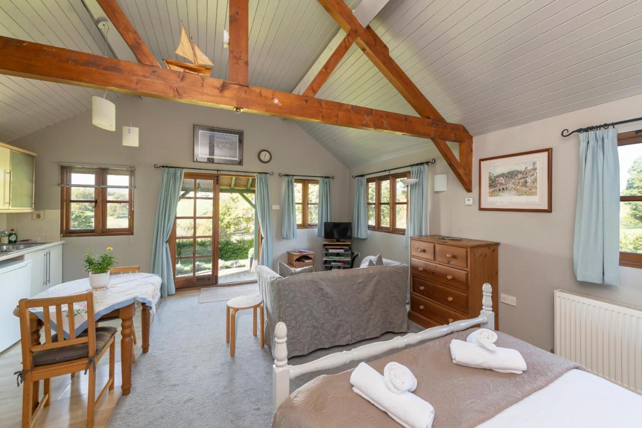 Beautiful Cottage With Stunning Views In Box Box  Exterior photo